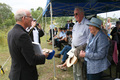 No 9 Squadron Association Stanthorpe A2 378 ceremony photo gallery - Present a 9 Sqn plaque to Scott and Margaret Finlay